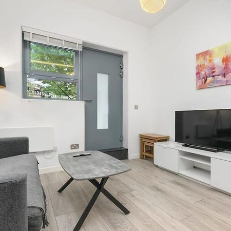 Modern 1 Bedroom Apartment In Central Woking Exteriér fotografie