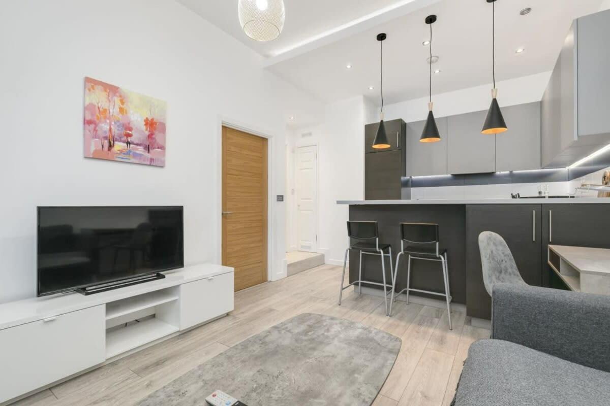 Modern 1 Bedroom Apartment In Central Woking Exteriér fotografie