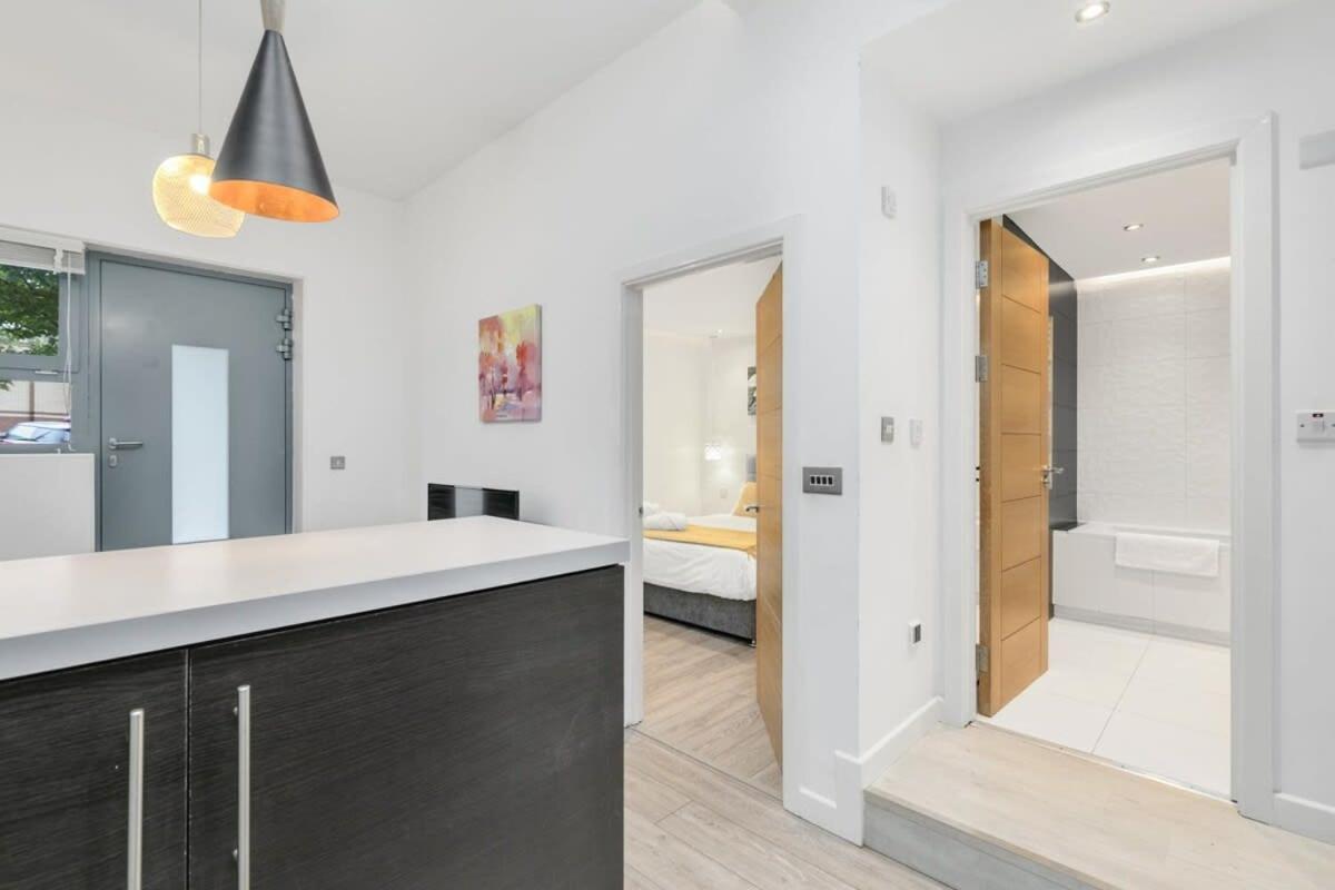 Modern 1 Bedroom Apartment In Central Woking Exteriér fotografie
