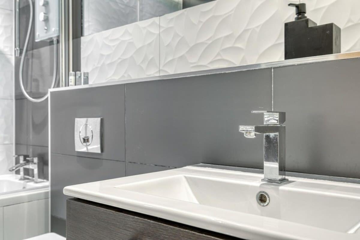 Modern 1 Bedroom Apartment In Central Woking Exteriér fotografie