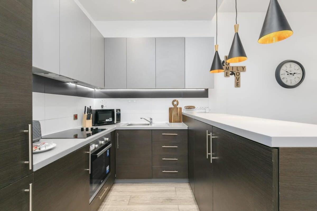 Modern 1 Bedroom Apartment In Central Woking Exteriér fotografie