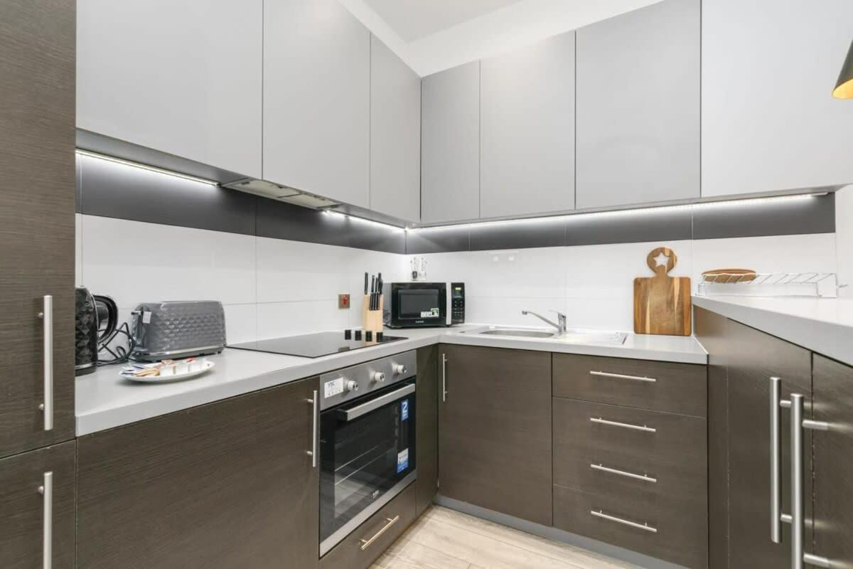 Modern 1 Bedroom Apartment In Central Woking Exteriér fotografie