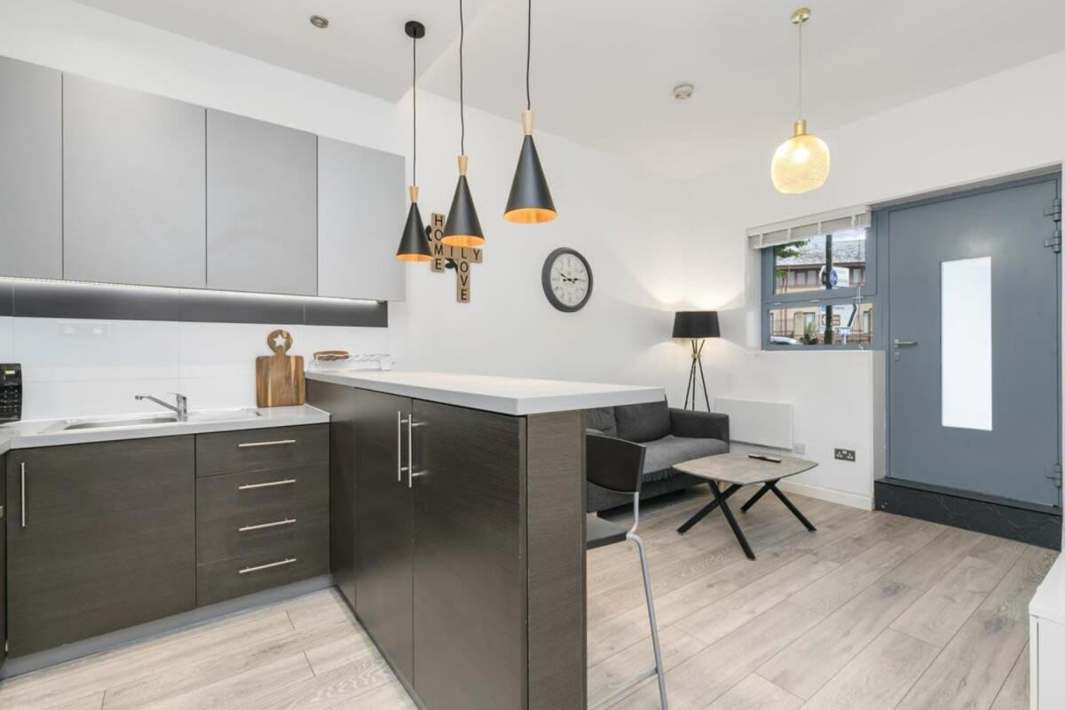 Modern 1 Bedroom Apartment In Central Woking Exteriér fotografie