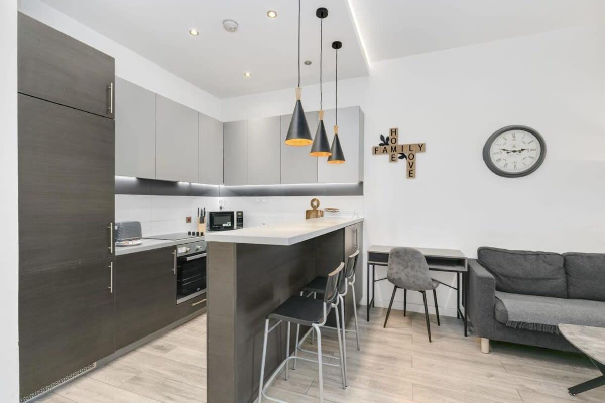 Modern 1 Bedroom Apartment In Central Woking Exteriér fotografie
