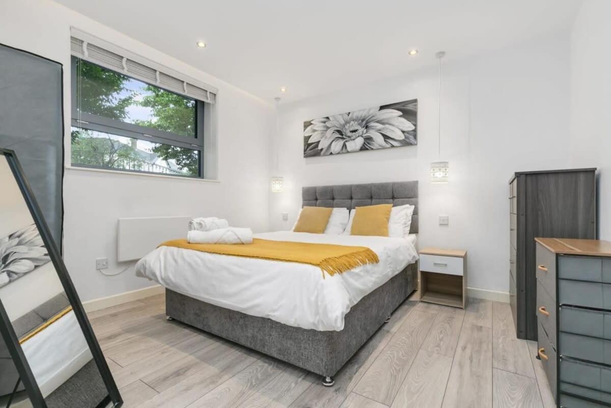 Modern 1 Bedroom Apartment In Central Woking Exteriér fotografie