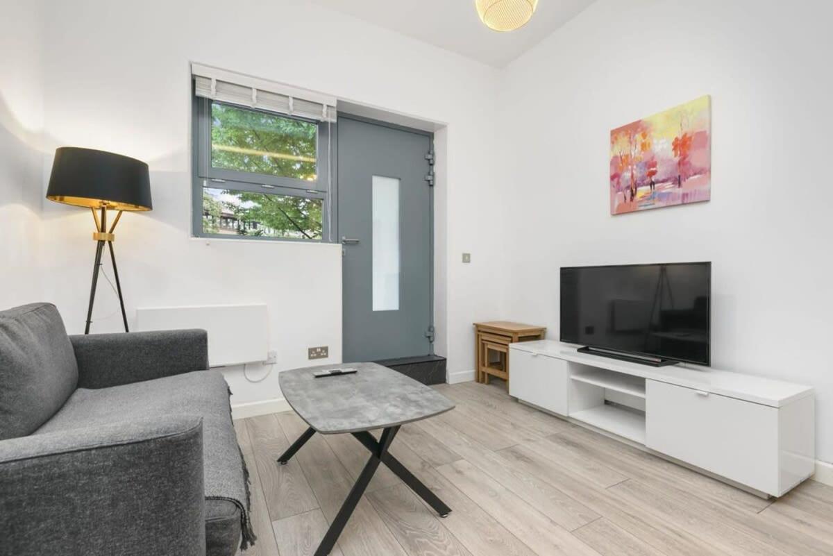 Modern 1 Bedroom Apartment In Central Woking Exteriér fotografie