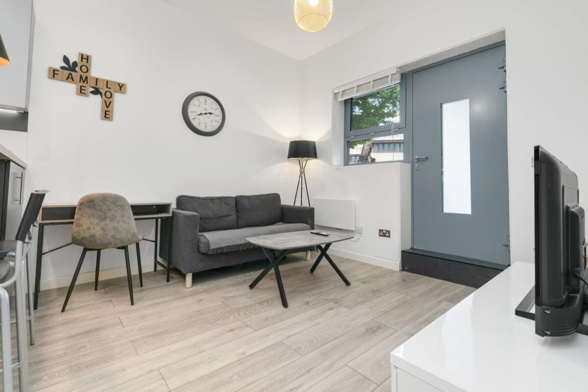 Modern 1 Bedroom Apartment In Central Woking Exteriér fotografie