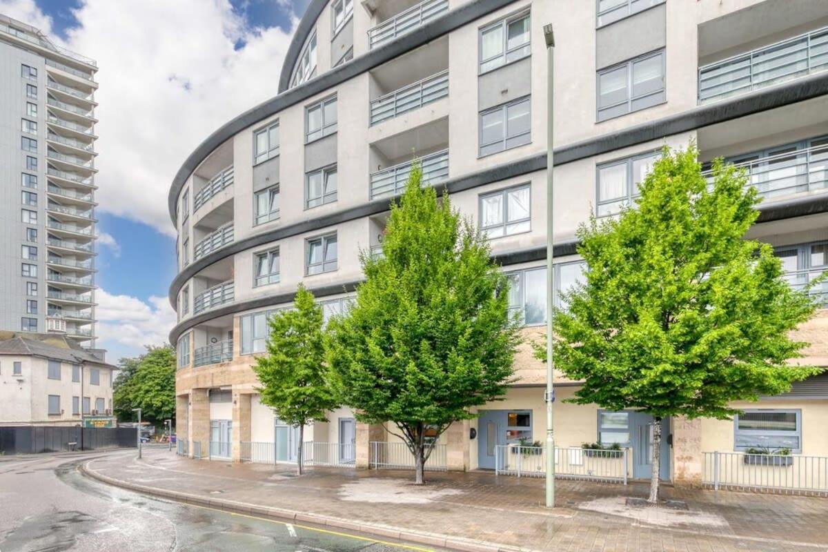 Modern 1 Bedroom Apartment In Central Woking Exteriér fotografie